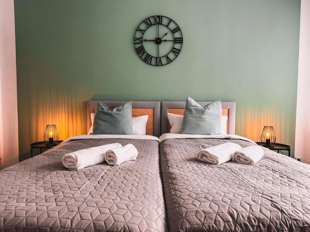 Immostay #6 - Ferienhaus 4 Zimmer Fuer 8 Personen, Wifi & Zentrum BRE エクステリア 写真