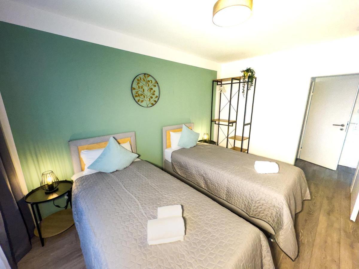Immostay #6 - Ferienhaus 4 Zimmer Fuer 8 Personen, Wifi & Zentrum BRE エクステリア 写真